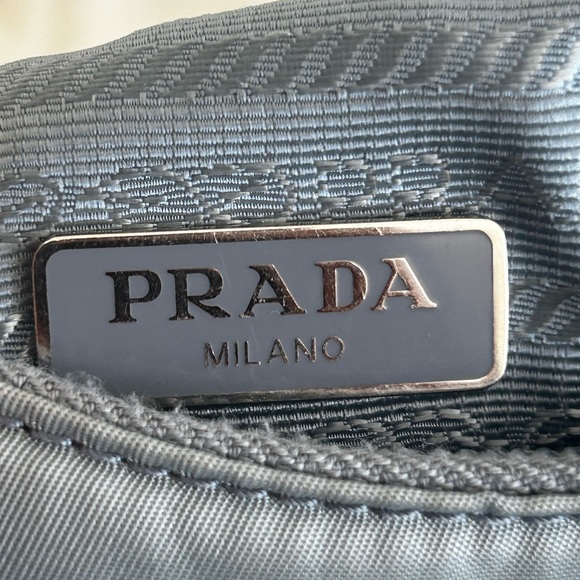 Prada Re-edition Bag "Sold" - Picture 4 of 15